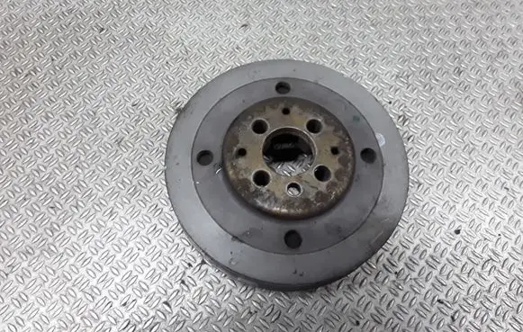 Volkswagen PASSAT B5.5 Crankshaft pulley 038105243F