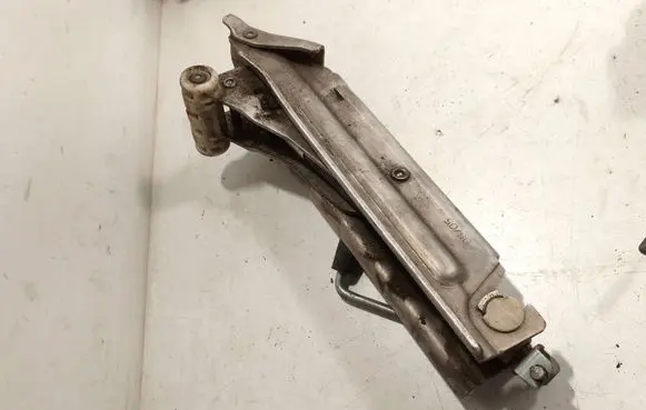 Mercedes-Benz E W211 Lift Jack 