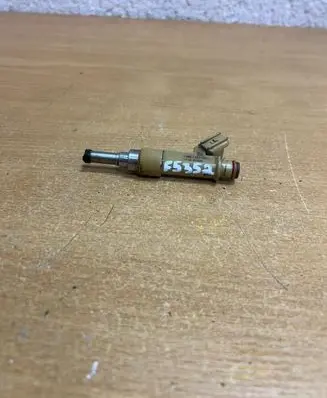 Toyota Avensis T270 Fuel injector 232500T030 F5352