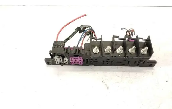 Audi A3 S3 8L Relay mounting block 8L0941822