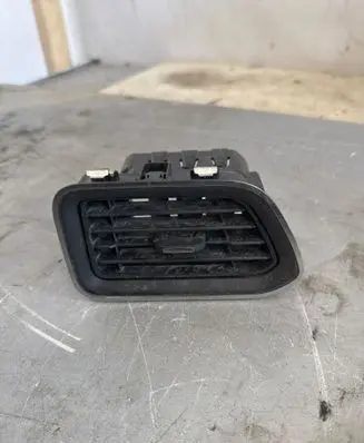 Renault Master III Dashboard air vent grill cover trim 687501519r