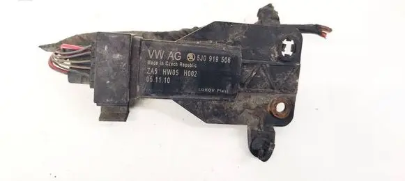 Coolant fan relay