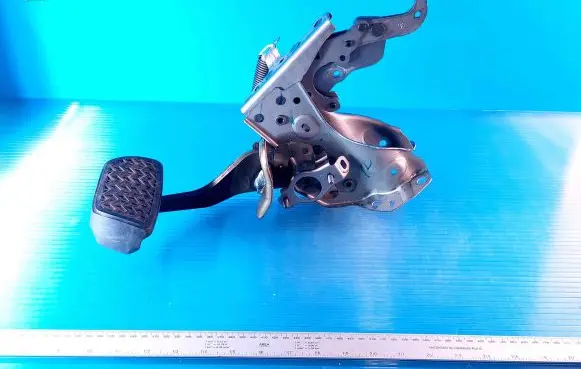 Toyota Sienna XL40 IV Brake pedal 2902A 6763B