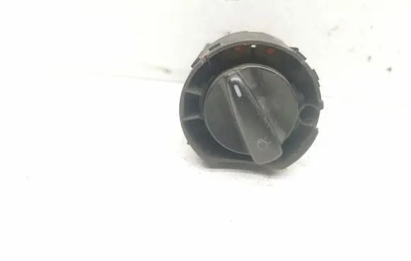 Volkswagen Golf IV Light switch 1C0941531A