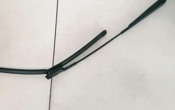 Volkswagen PASSAT B6 Front wiper blade arm 3c1955410b