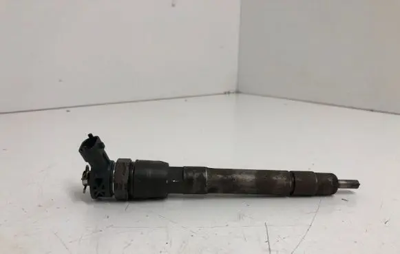 Opel Vivaro Fuel injector HMLGT2183R