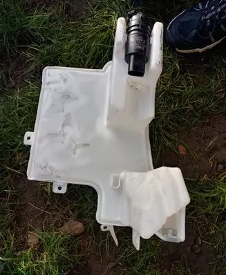 Ford Focus Windshield washer fluid reservoir/tank jx7b17b613af jx7b17k624aa