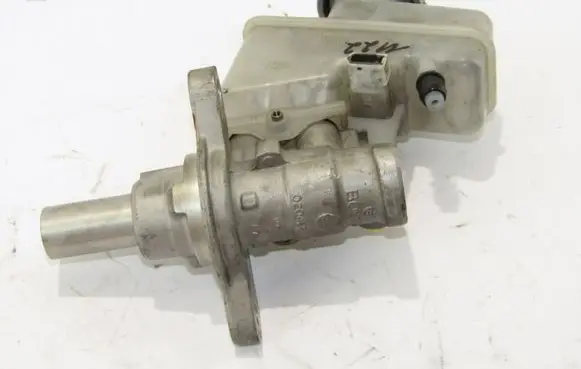 Suzuki Grand Vitara II Master brake cylinder