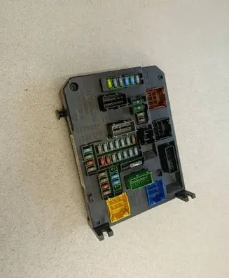 Peugeot 508 RXH Fuse module 9664992380 BSIQ0500 S180121005G