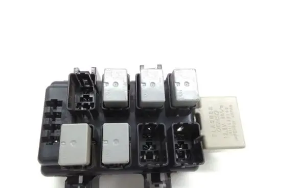 Subaru Legacy Fuse module 86111AG000 0665005480