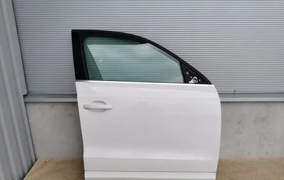 Audi Q3 8U Front door LB9A