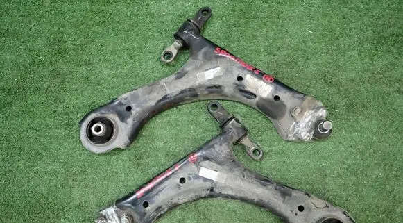 KIA Sportage Front lower control arm/wishbone 