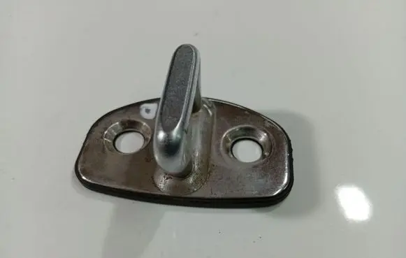 Skoda Octavia Mk2 (1Z) Rear door lock loop/hook striker