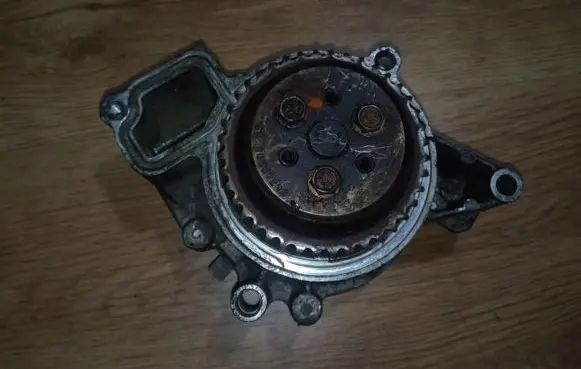 Opel Zafira A Water pump 90537804