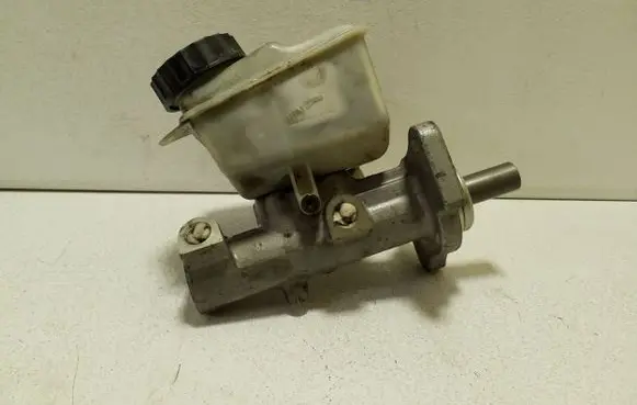 Master brake cylinder