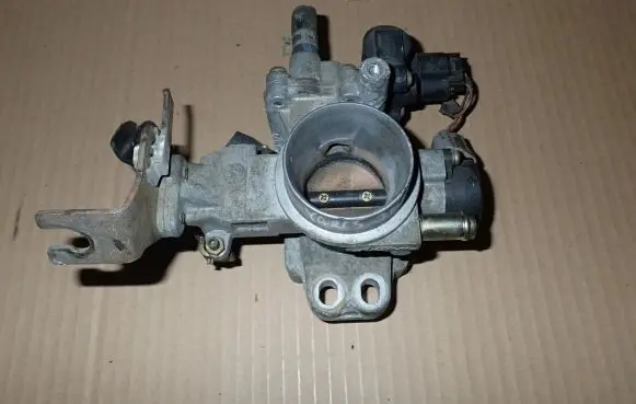 Toyota Yaris Throttle body valve 