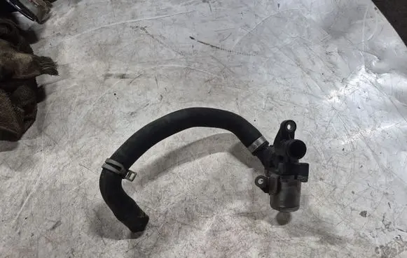 Mercedes-Benz R W251 Coolant heater control valve A2722000031