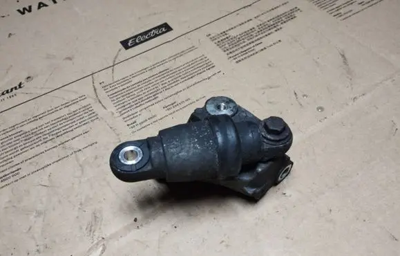 Honda FR-V Generator/alternator belt tensioner