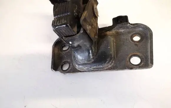 Toyota Avensis T270 Engine mount bracket