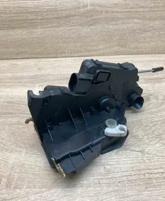 BMW 3 E46 Front door lock FTL241