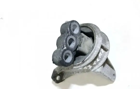 Opel Zafira A Engine mount bracket 90575772 90575779