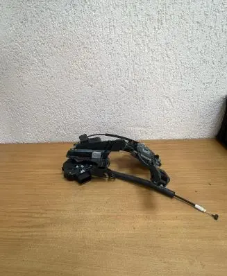 Jaguar XF X250 Front door lock 962019104 6W8A21812AD