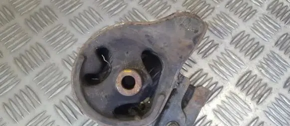 Honda Civic Engine mount bracket