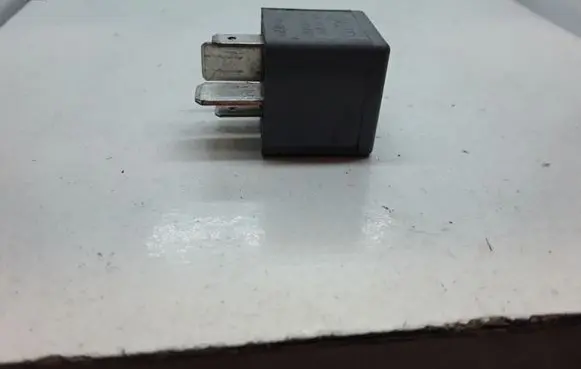 Audi A6 S6 C5 4B Other relay 8D0951253