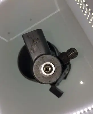 Audi A8 S8 D3 4E Fuel injector 057130277M 0445110158