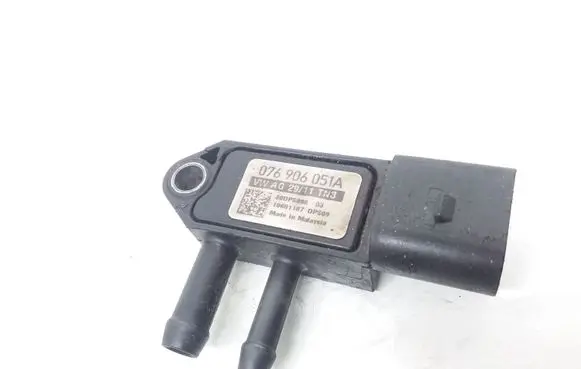 Volkswagen Golf V Air pressure sensor 076906051A
