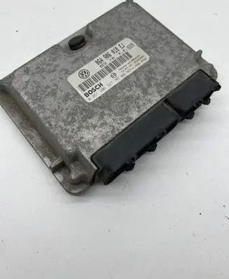 Volkswagen New Beetle Engine control unit/module 06A906018EJ 26SA5956 0261206327