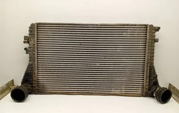 Volkswagen Touran I Intercooler radiator