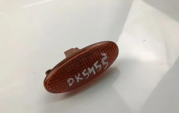 Nissan Serena Front fender indicator light