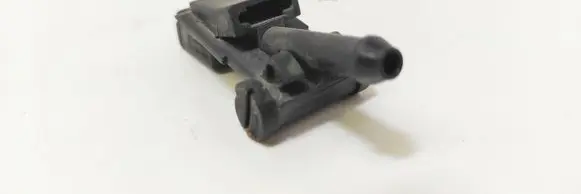 Volkswagen PASSAT B5 Windshield washer spray nozzle 3B0955985C