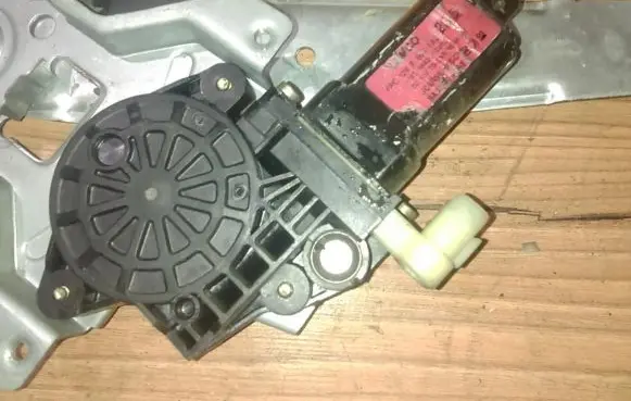 Hyundai Getz Rear door window regulator motor