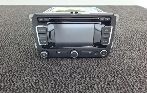 Volkswagen PASSAT CC Radio/CD/DVD/GPS head unit 3C8035279B VWRNS315EU