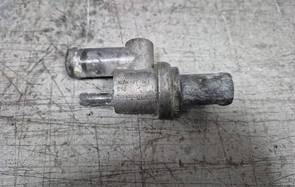 Volkswagen Golf II Engine coolant pipe/hose 191819911A