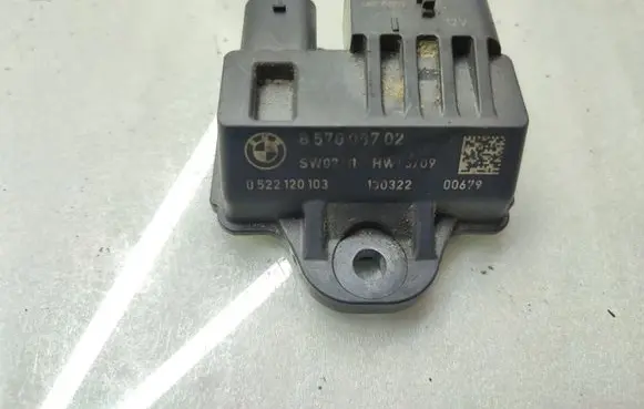 BMW X3 F25 Glow plug pre-heat relay 8570097