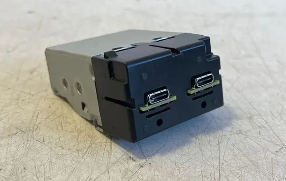 Polestar 2 USB socket connector 31682676