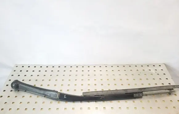Front wiper blade arm