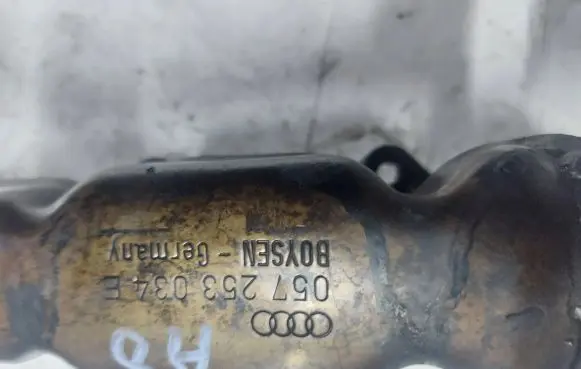Audi A8 S8 D2 4D Exhaust manifold 057253034E