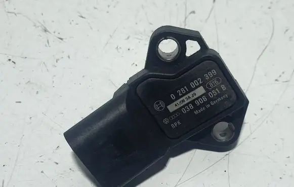 Volkswagen Golf V Air pressure sensor 41083AJ9 0281002399 038906051B