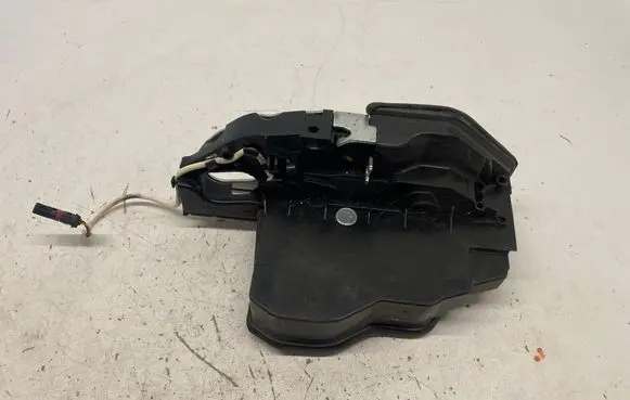 BMW 5 F10 F11 Rear door lock 7154516 302890