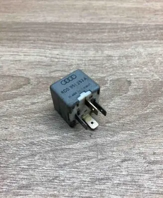 Volkswagen Golf IV Other relay 8D0951253A 373