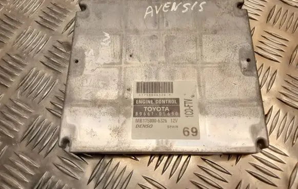 Toyota Avensis T250 Engine control unit/module 8966105690
