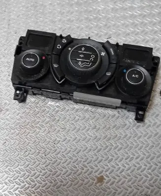 Peugeot 3008 I Climate control unit 96738320xt 02H069S