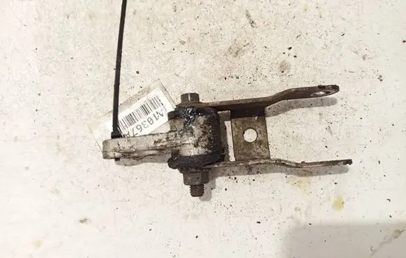 Engine mount bracket