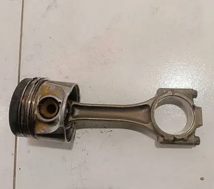 Volkswagen Caddy Piston with connecting rod 03la