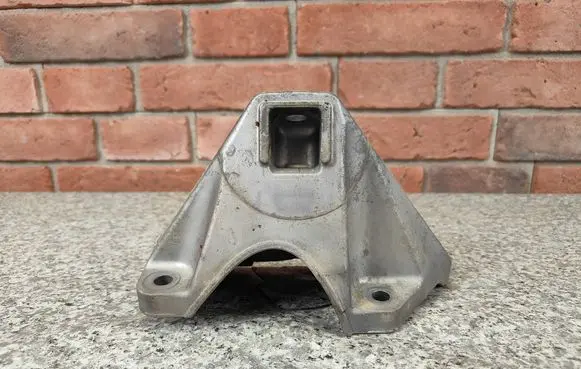 BMW 5 F10 F11 Engine mounting bracket 6777624