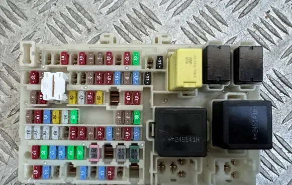 Renault Austral Fuse box set 252368397R